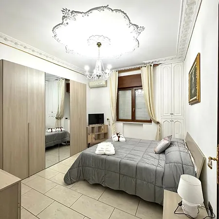 Castellano House * Neapol