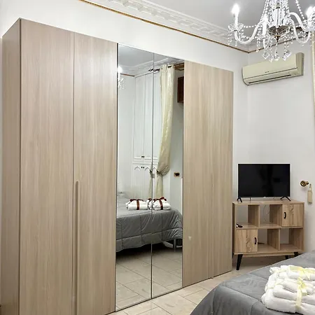 Castellano House * Neapol